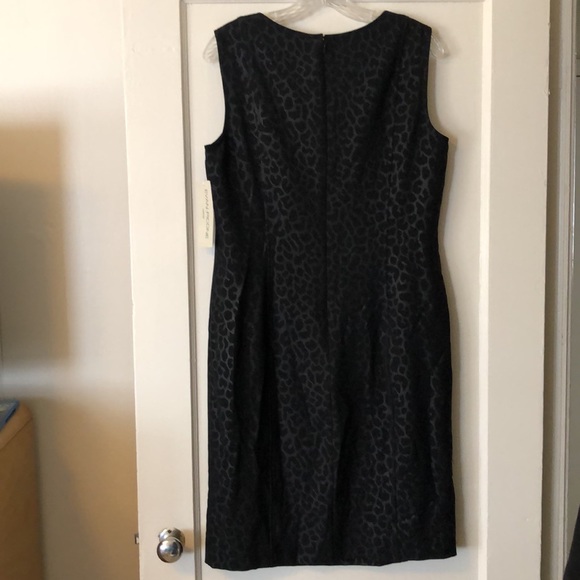 Evan-Picone Black Leopard Sheath Dress Structured Lined Buckle Detail LBD 12 NEW - Picture 5 of 14